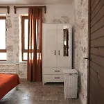 Ormanin Icinde Tas Ev Villa