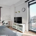Central Flat Near Metrobus And Coast In Kadikoy