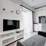 Central Flat Near Metrobus And Coast In Kadikoy