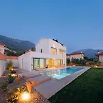 Villa Neo With 2 Private Pools, Bbq, Jacuzzi And Sauna