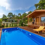 Blue Green Life Bungalow