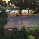 Denize Sifir Bahceli Yali