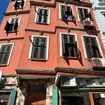 Taksim'De Istiklal Caddesine Cok Yakin Daire