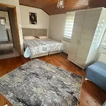 Oeztuerk Apart