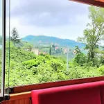 Bahcede Ahsap Bag Evi Ve Cardak