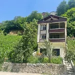 Uzungoel Nehir Kenarinda Doga Icinde Merkezi 3 Yatak Odali Bueyuek Suite Daire