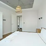 Bright Modern 1Bd Cool New Scenic Balcony! #185