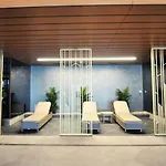 Cozy Bright Studio W Parking, Poolviews! #237