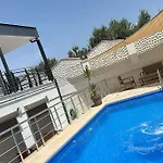 Private Oasis With Its Own Pool Near The Beach Urla'Da Oezel Havuzlu Evde Konakla