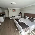 Black Bird Suite Hotel