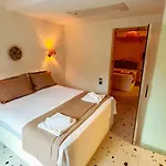 Thanos Hotel