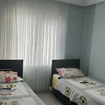 Plaja Yakin Konforlu Aile Yuvasi