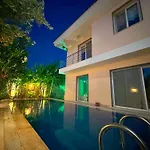 Evalacati - Villa Harnup- Tamamen Muestakil Villa