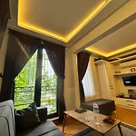 Charming Semi-Basement Apartment Steps From Taksim Square No 1