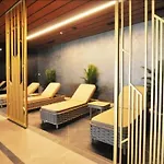 Lavish Apt With 180 Ist View At 40F Gym Pool 89