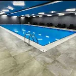 33 Floor Cozy Central 2 Bedroom With Balcony Gym Pool