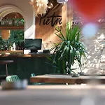 Pietra Social House