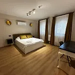 Optimist Hotel