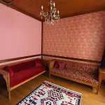 Beyoglu'Nun Kalbinde Yueksek Tavanli Daire