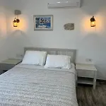 Paris Alacati Butik Otel