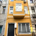 Yellowhouse Room 2