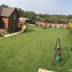 Tuzlada Ferah Alani Havuz,Bahce Ve Tuem Rahatliklar Kisiye Oezel Alan