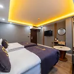 Viv City Hotel