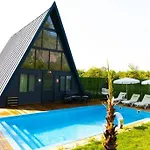 Mutlu Ve Huzur Dolu Bir Tatil