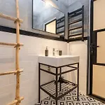 Cosy Apartment With Garden Balcony