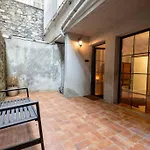 Cosy Apartment With Garden Balcony