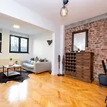 Cosy Apartment With Garden Balcony