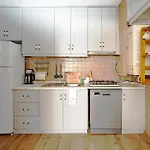 A Cozy, Quiet Home With Great View In City Center