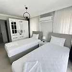 Villa'S Tomris