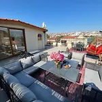 Waterfront Apartment By The Tram - Terrace With Dome & Golden Horn View In Fatih