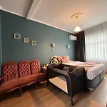 Waterfront Villa By The Tram - Private Terrace With Dome & Golden Horn View In Fatih