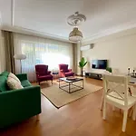 Spacious & City Center 3 Bedroom Flat - No2
