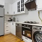 Hearth Of Downtown ,Luxury 1 New Apartments