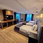 Ayatoure Hotel