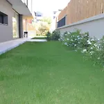 Sueper Lueks Havuzlu Merkezde