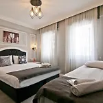Nova City Hotel