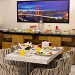 Deluxe Newport Hotel - Old City