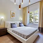 3-Bedroom Central Apartment With 2 Bathrooms