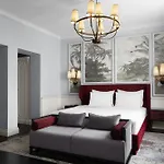 Adahan Decamondo Pera, Autograph Collection