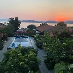 Suna House