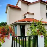 Comfortable And New Apartment Near The Sea!