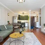 Modern And Nice Apartment Close To City Center