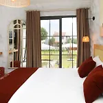 Huzurla Otel