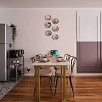 Gorgeous & Luxury Apartment In The Heart Of Sisli!