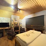 Tas Mahall Luxury Hotel