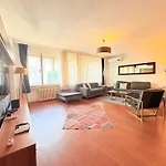 Central Apartment With 3Br, Lift, Ac, Cihangir